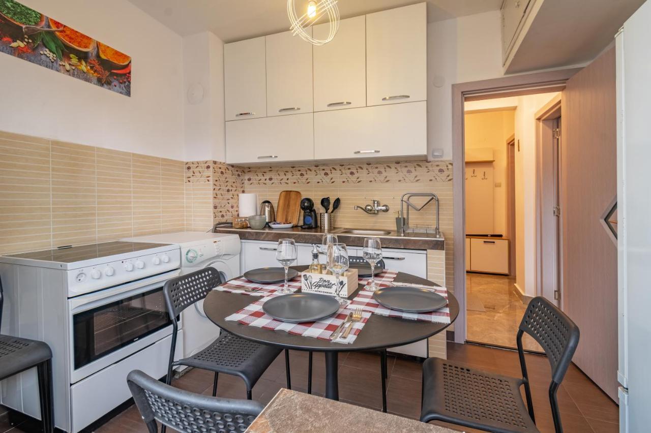 Vivid Condo By Ndk And Vitosha Blvd With Free Secured Parking And Ac Sofia Exterior photo